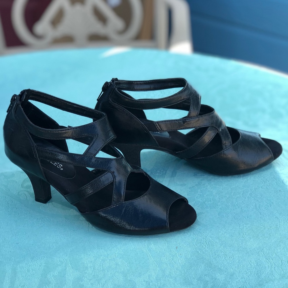 Aerosoles black dress shoes size 8 EUC